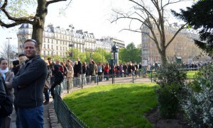 source: http://misstourist.com/6-places-in-paris-with-the-longest-queues-and-how-to-avoid-them/