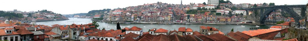 Panoramic view from Vila Nova de Gaia towards the old harbour and the central district of Oporto. Courtesy: Janek Pfeifer