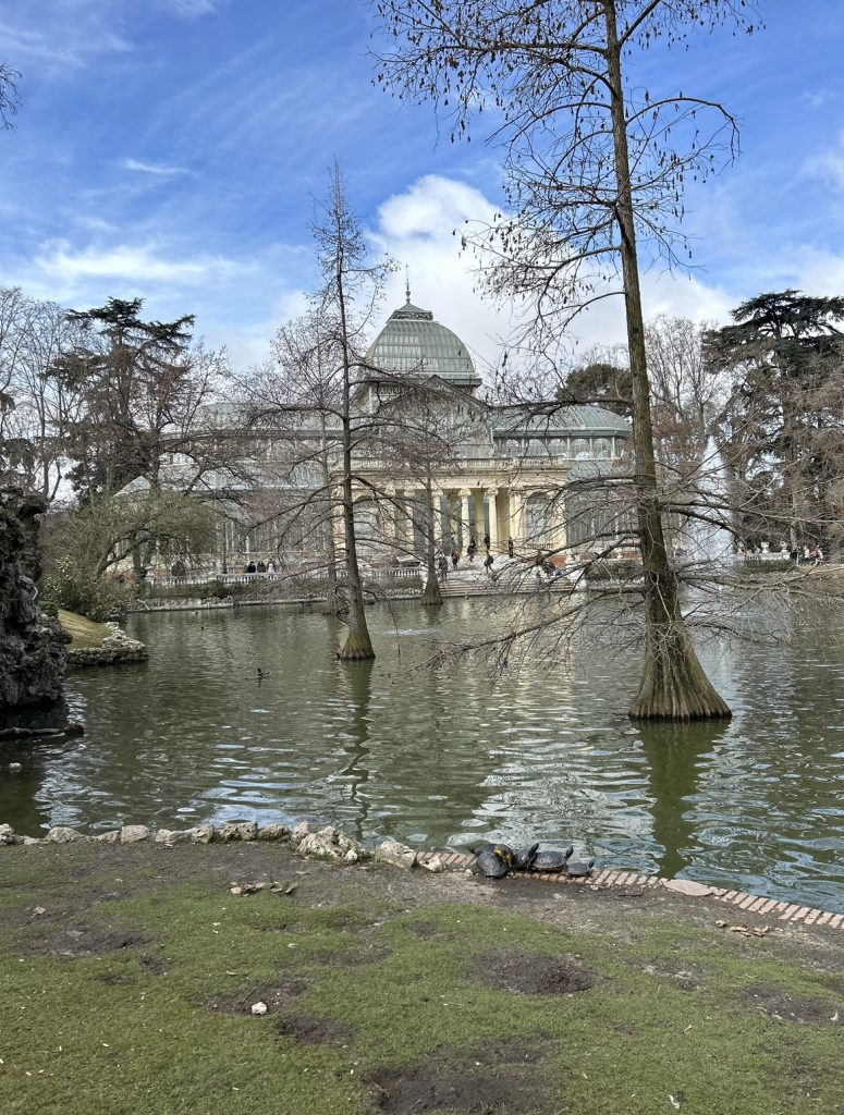 Boating at Retiro Park - where to rent a boat - Rent & Roll Madrid